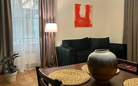 Art Apartment On Kylisha Str